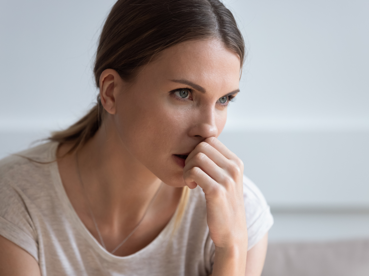 Frau mit Angst/Sorgen