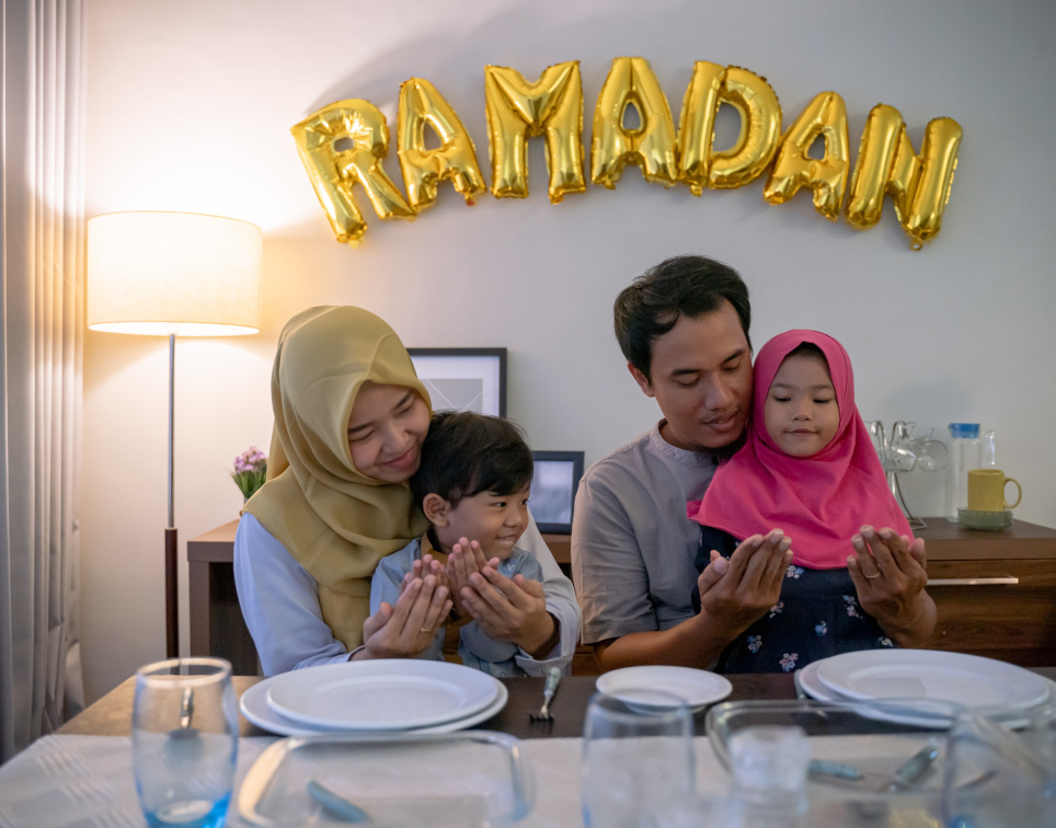 Familie feiert Ramadan