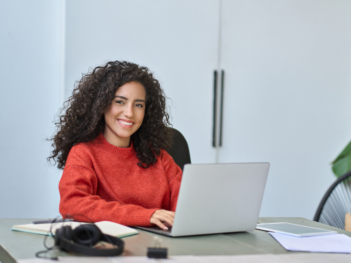 Frau am Laptop